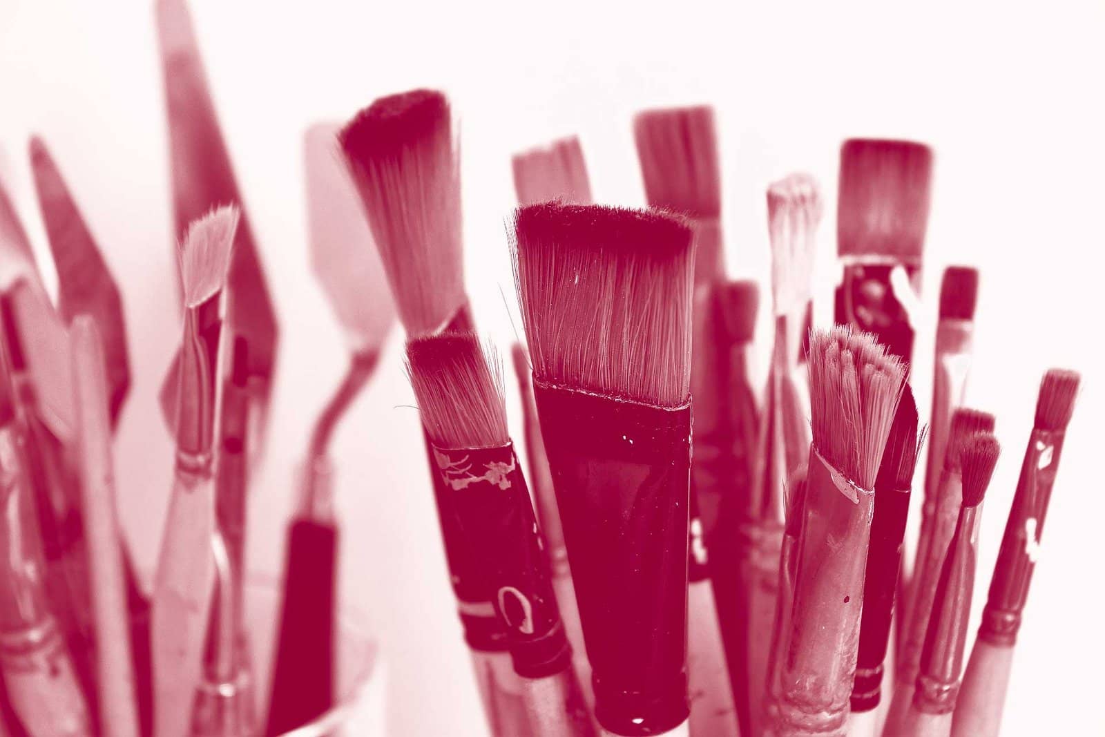 Photo of many brushes for painting